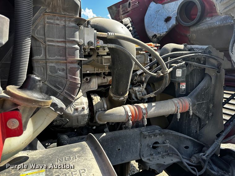 image for item OC9135 2015 Freightliner Cascadia Evolution 125  semi truck