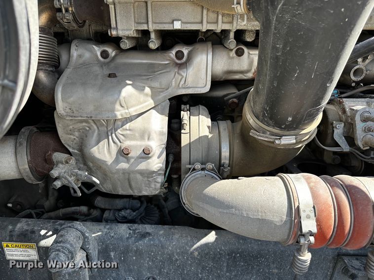 image for item OC9135 2015 Freightliner Cascadia Evolution 125  semi truck