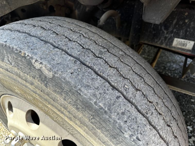 image for item OC9135 2015 Freightliner Cascadia Evolution 125  semi truck