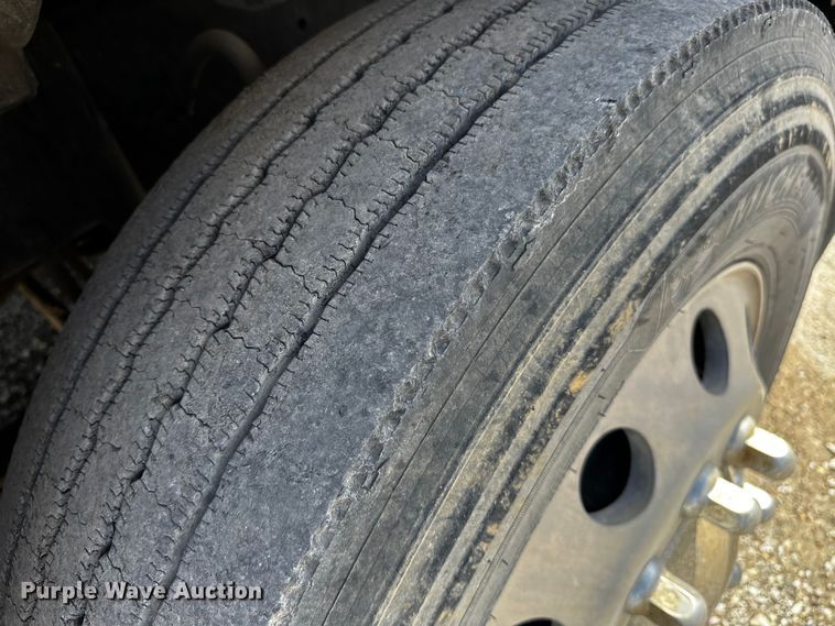 image for item OC9135 2015 Freightliner Cascadia Evolution 125  semi truck