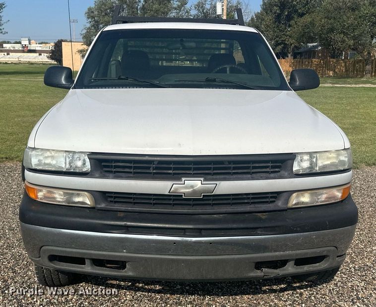 image for item OC9349 2000 Chevrolet Silverado 2500  flatbed pickup truck