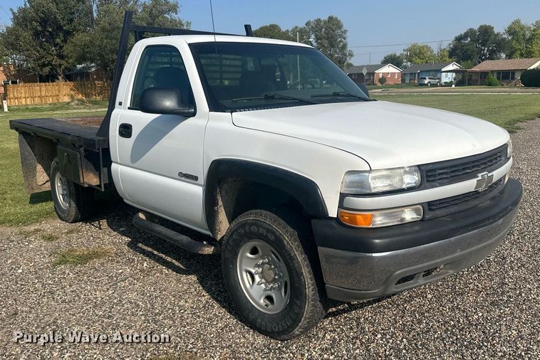 image for item OC9349 2000 Chevrolet Silverado 2500  flatbed pickup truck