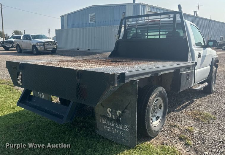 image for item OC9349 2000 Chevrolet Silverado 2500  flatbed pickup truck