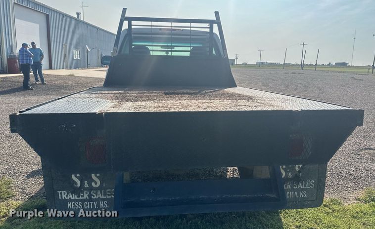 image for item OC9349 2000 Chevrolet Silverado 2500  flatbed pickup truck