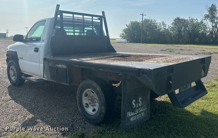 image for item OC9349 2000 Chevrolet Silverado 2500  flatbed pickup truck