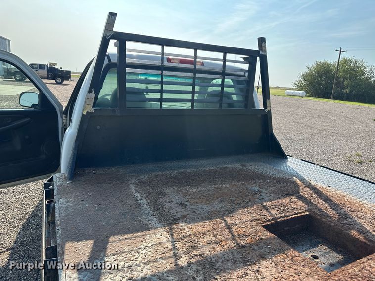 image for item OC9349 2000 Chevrolet Silverado 2500  flatbed pickup truck