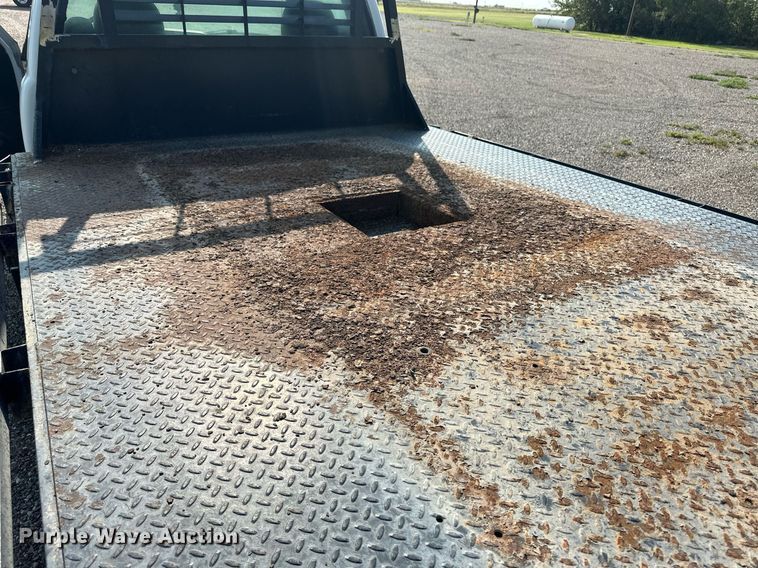 image for item OC9349 2000 Chevrolet Silverado 2500  flatbed pickup truck