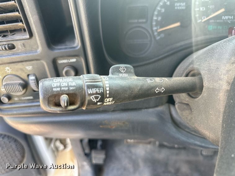 image for item OC9349 2000 Chevrolet Silverado 2500  flatbed pickup truck