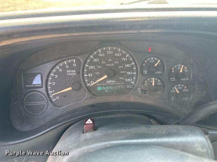 image for item OC9349 2000 Chevrolet Silverado 2500  flatbed pickup truck