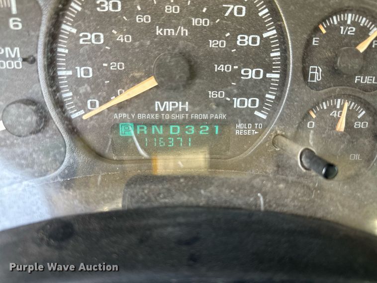 image for item OC9349 2000 Chevrolet Silverado 2500  flatbed pickup truck