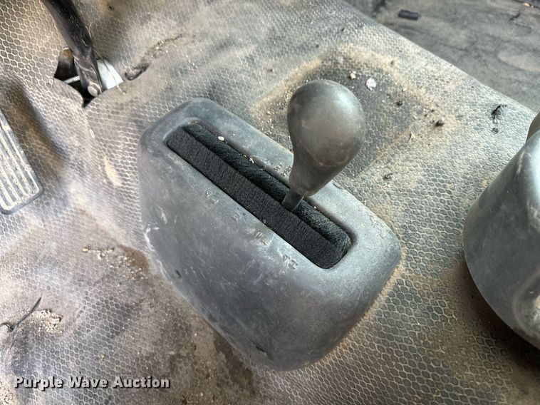 image for item OC9349 2000 Chevrolet Silverado 2500  flatbed pickup truck