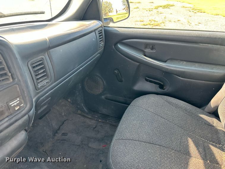 image for item OC9349 2000 Chevrolet Silverado 2500  flatbed pickup truck