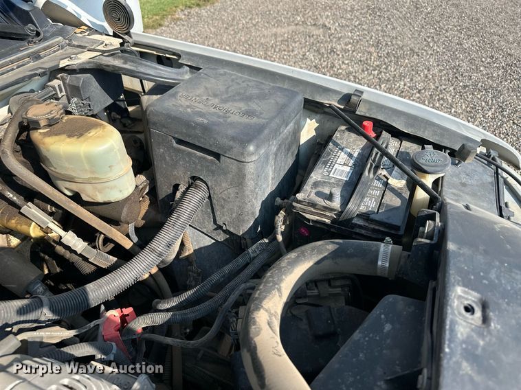 image for item OC9349 2000 Chevrolet Silverado 2500  flatbed pickup truck