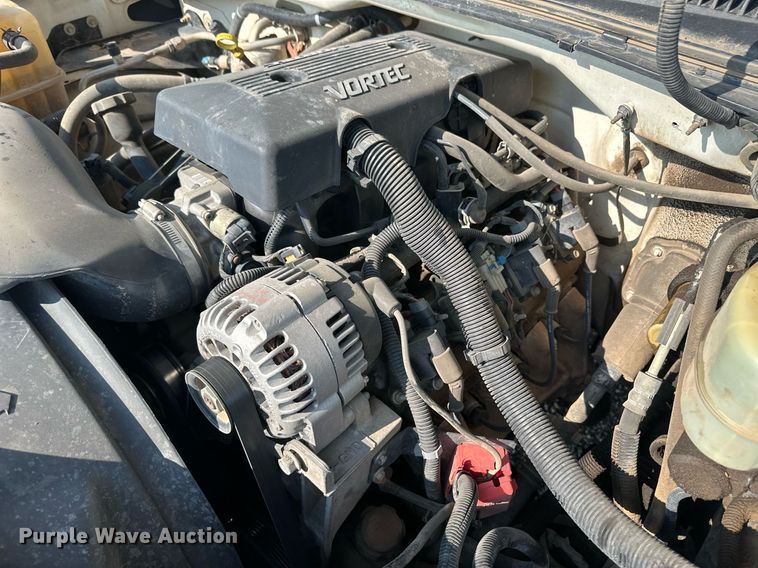 image for item OC9349 2000 Chevrolet Silverado 2500  flatbed pickup truck