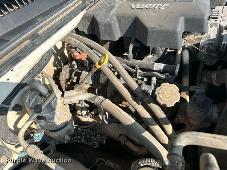 image for item OC9349 2000 Chevrolet Silverado 2500  flatbed pickup truck