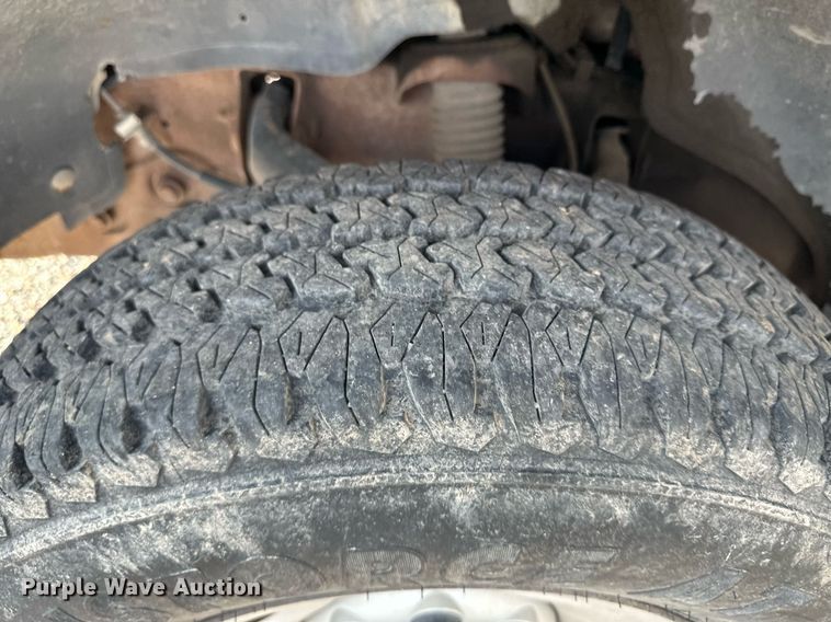 image for item OC9349 2000 Chevrolet Silverado 2500  flatbed pickup truck