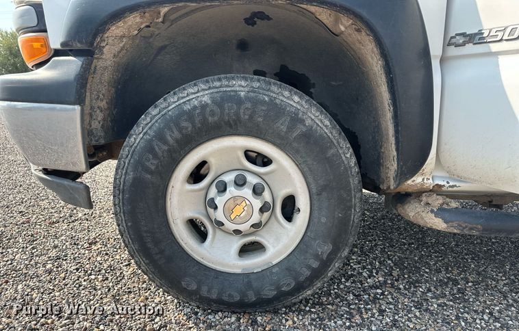 image for item OC9349 2000 Chevrolet Silverado 2500  flatbed pickup truck