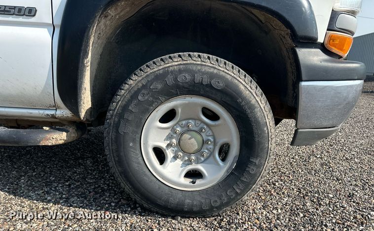 image for item OC9349 2000 Chevrolet Silverado 2500  flatbed pickup truck