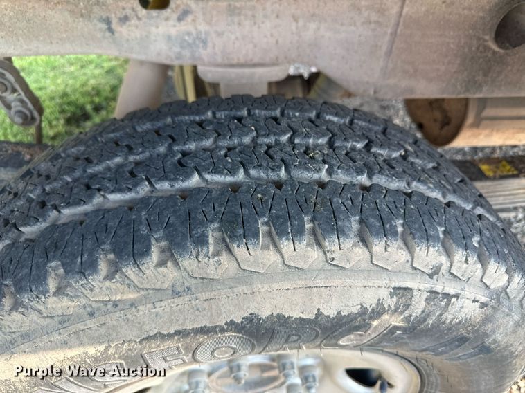 image for item OC9349 2000 Chevrolet Silverado 2500  flatbed pickup truck