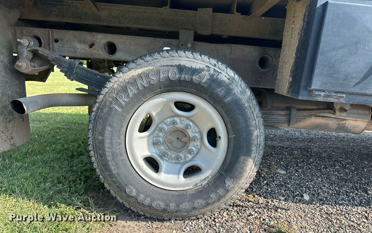 image for item OC9349 2000 Chevrolet Silverado 2500  flatbed pickup truck