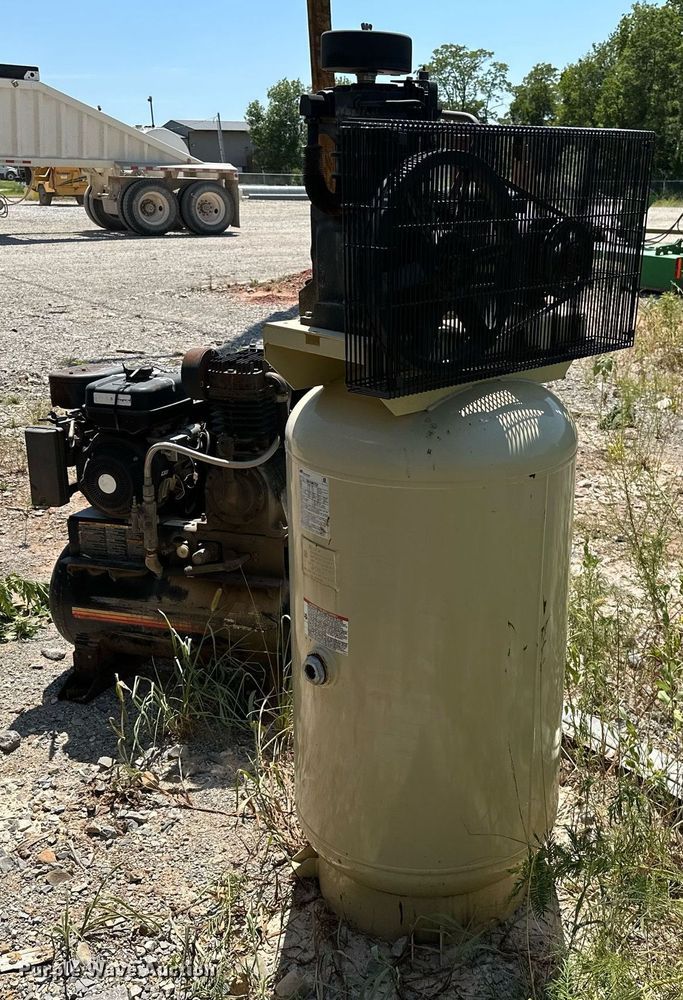 image for item OG9143 2011 Ingersoll Rand TS4N5  air compressor