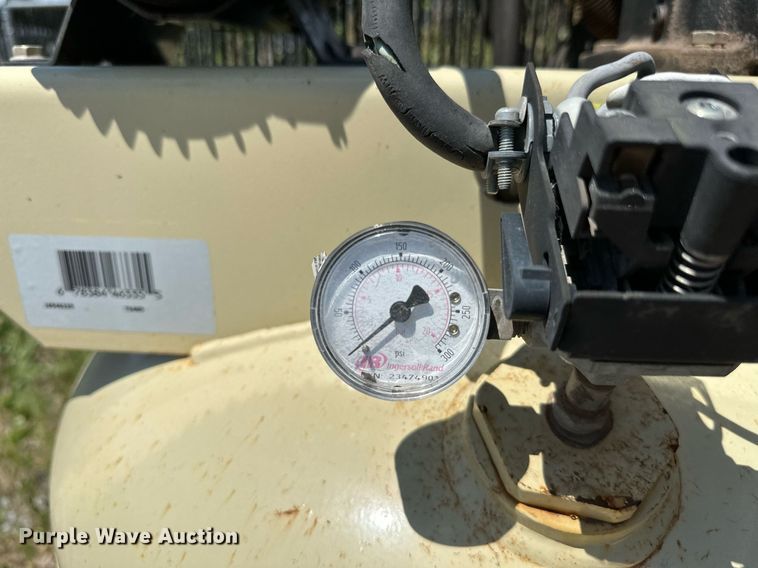 image for item OG9143 2011 Ingersoll Rand TS4N5  air compressor