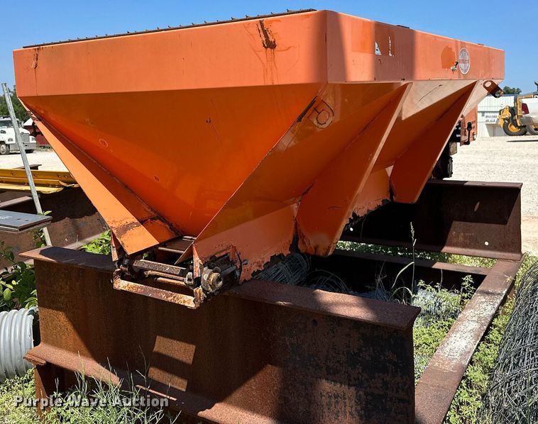 image for item OG9148 2013 Henderson  spreader