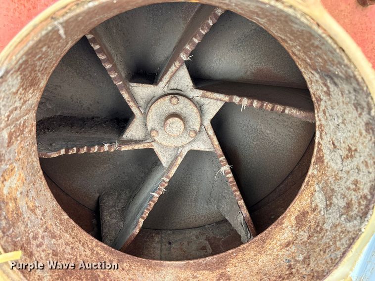 image for item OK9760 Giant-vac  leaf vacuum