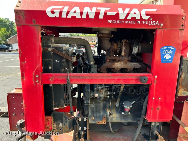 image for item OK9760 Giant-vac  leaf vacuum