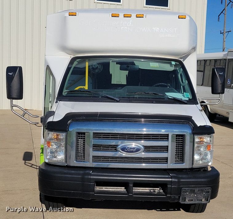 image for item ZA0365 2011 Eldorado Aerotech Ford 240  shuttle bus