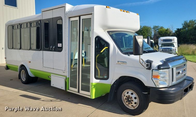 image for item ZA0365 2011 Eldorado Aerotech Ford 240  shuttle bus