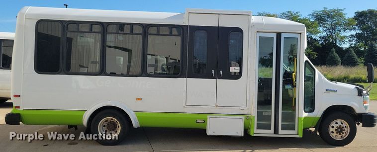 image for item ZA0365 2011 Eldorado Aerotech Ford 240  shuttle bus