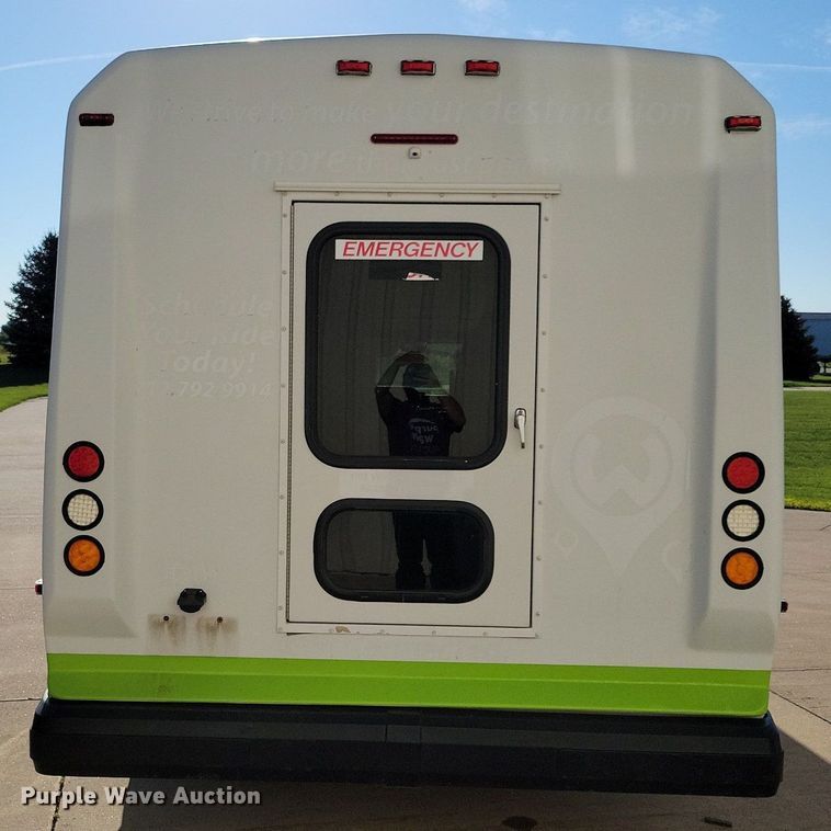 image for item ZA0365 2011 Eldorado Aerotech Ford 240  shuttle bus