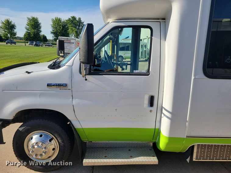 image for item ZA0365 2011 Eldorado Aerotech Ford 240  shuttle bus