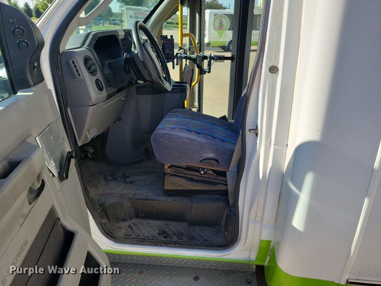 image for item ZA0365 2011 Eldorado Aerotech Ford 240  shuttle bus