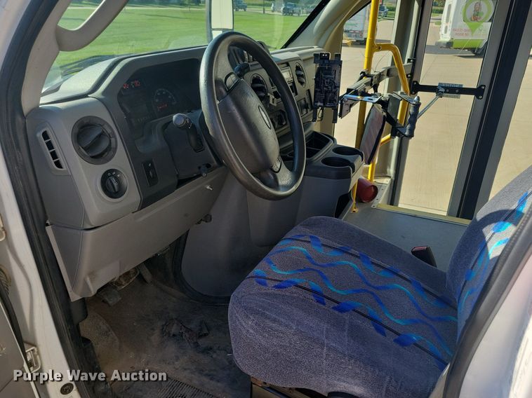 image for item ZA0365 2011 Eldorado Aerotech Ford 240  shuttle bus