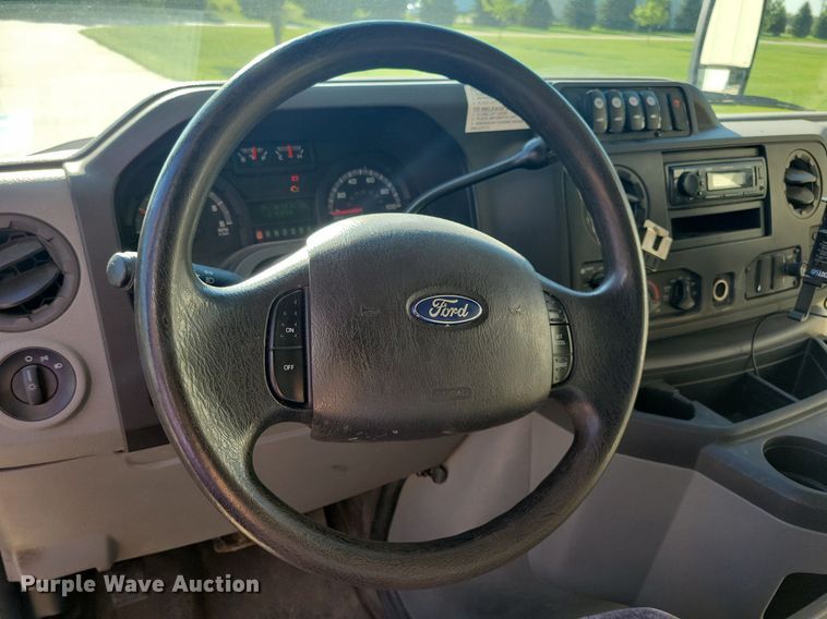 image for item ZA0365 2011 Eldorado Aerotech Ford 240  shuttle bus