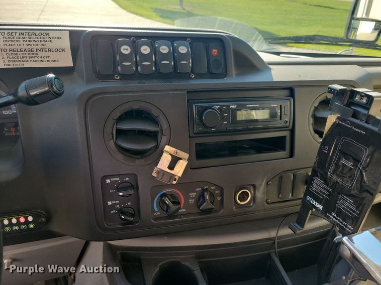 image for item ZA0365 2011 Eldorado Aerotech Ford 240  shuttle bus