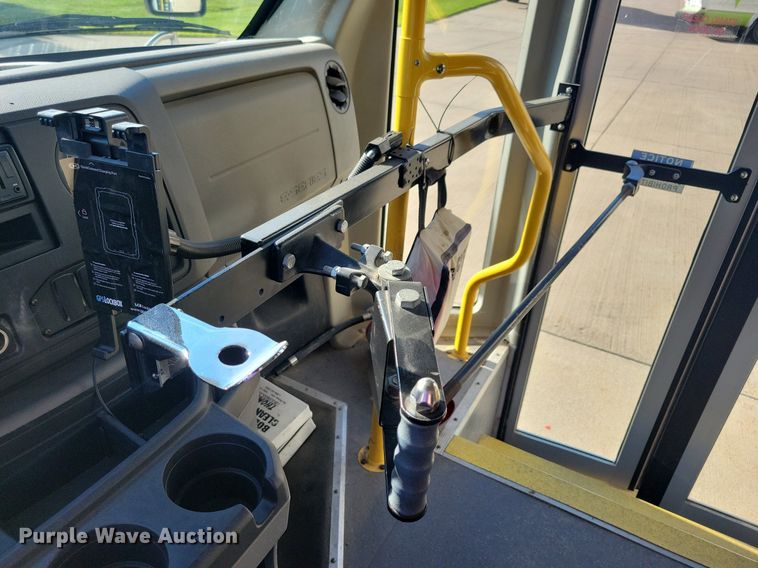 image for item ZA0365 2011 Eldorado Aerotech Ford 240  shuttle bus