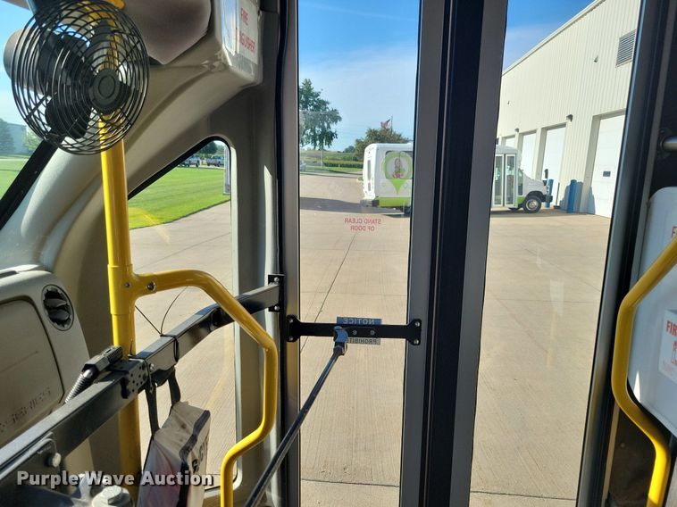 image for item ZA0365 2011 Eldorado Aerotech Ford 240  shuttle bus