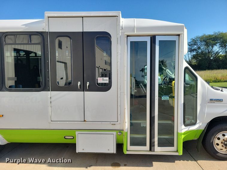 image for item ZA0365 2011 Eldorado Aerotech Ford 240  shuttle bus