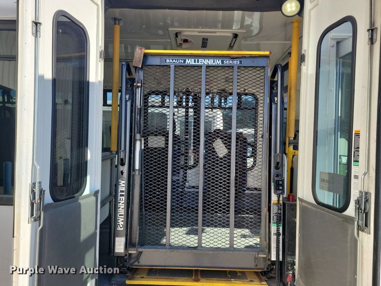 image for item ZA0365 2011 Eldorado Aerotech Ford 240  shuttle bus