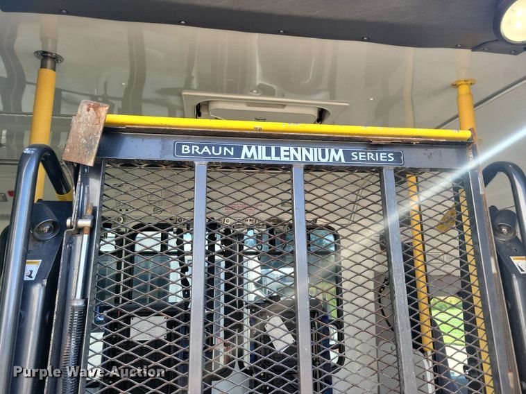 image for item ZA0365 2011 Eldorado Aerotech Ford 240  shuttle bus