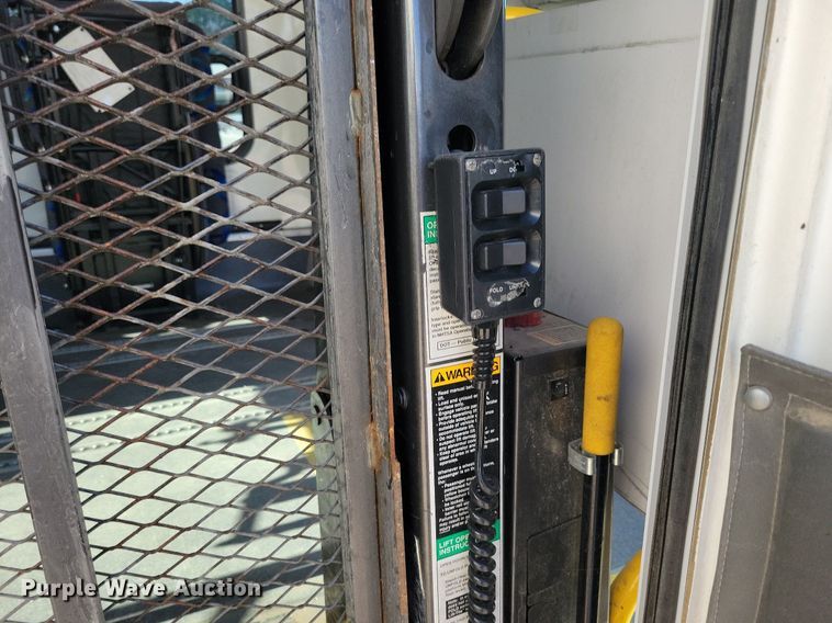 image for item ZA0365 2011 Eldorado Aerotech Ford 240  shuttle bus