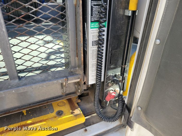 image for item ZA0365 2011 Eldorado Aerotech Ford 240  shuttle bus