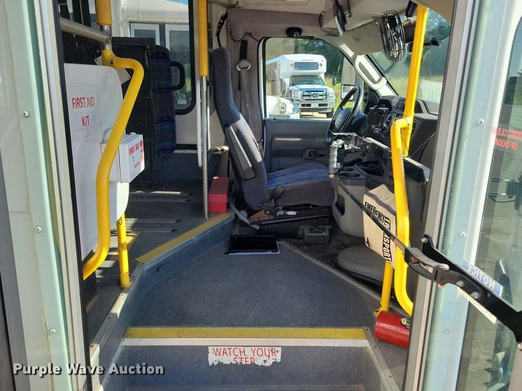 image for item ZA0365 2011 Eldorado Aerotech Ford 240  shuttle bus