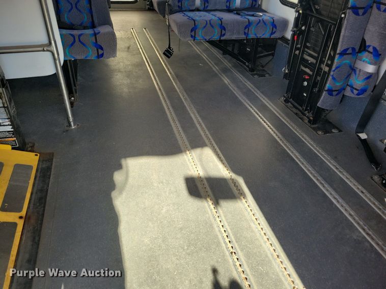 image for item ZA0365 2011 Eldorado Aerotech Ford 240  shuttle bus