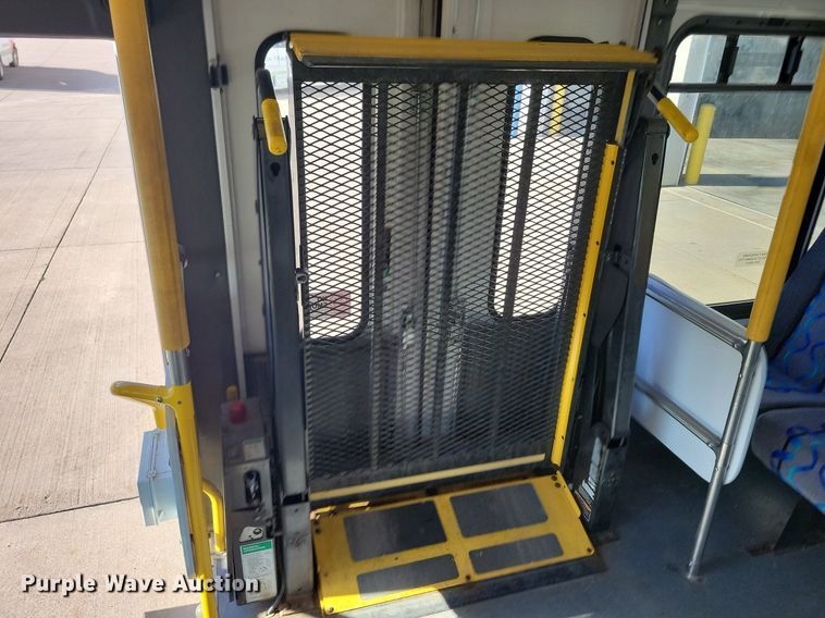 image for item ZA0365 2011 Eldorado Aerotech Ford 240  shuttle bus