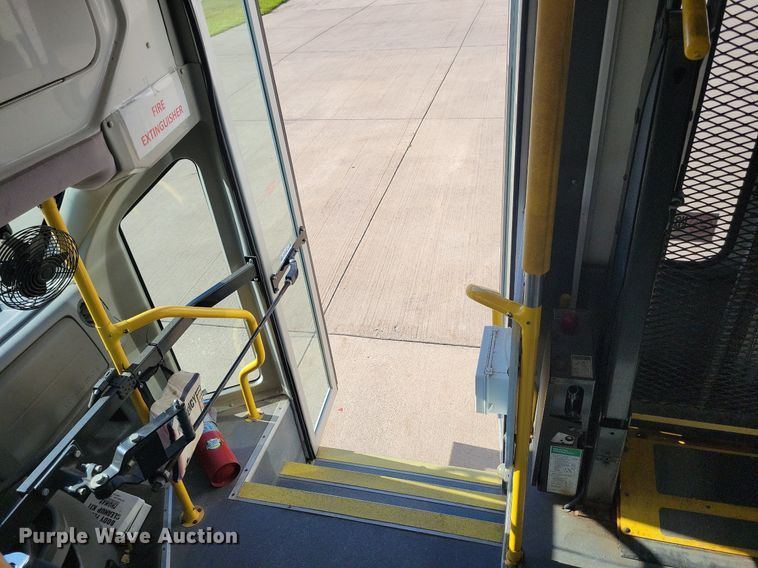 image for item ZA0365 2011 Eldorado Aerotech Ford 240  shuttle bus