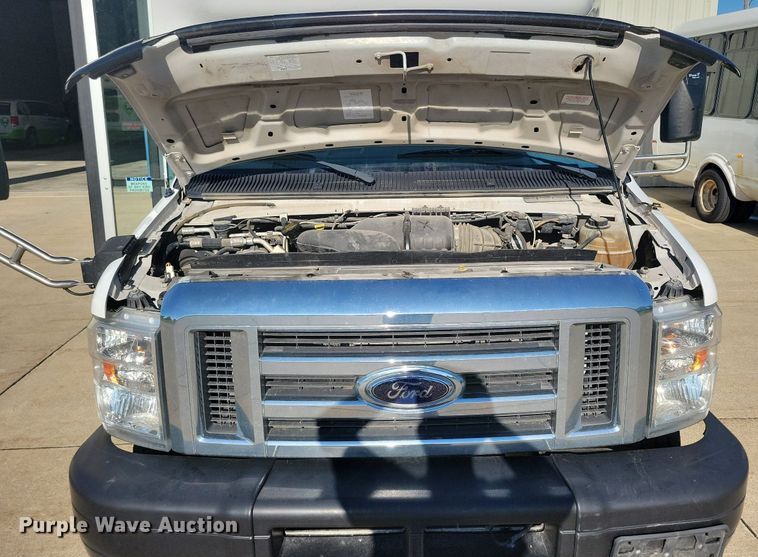 image for item ZA0365 2011 Eldorado Aerotech Ford 240  shuttle bus